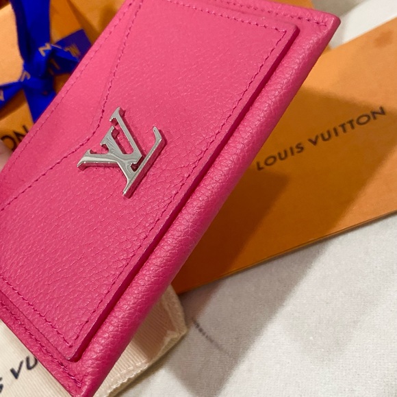 🩷🩷Louis Vuitton Lockme Cardholder - Picture 4 of 11